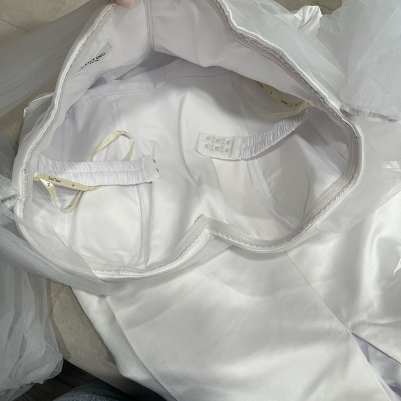 NWT WEDDING DRESS - Picture 9 of 12